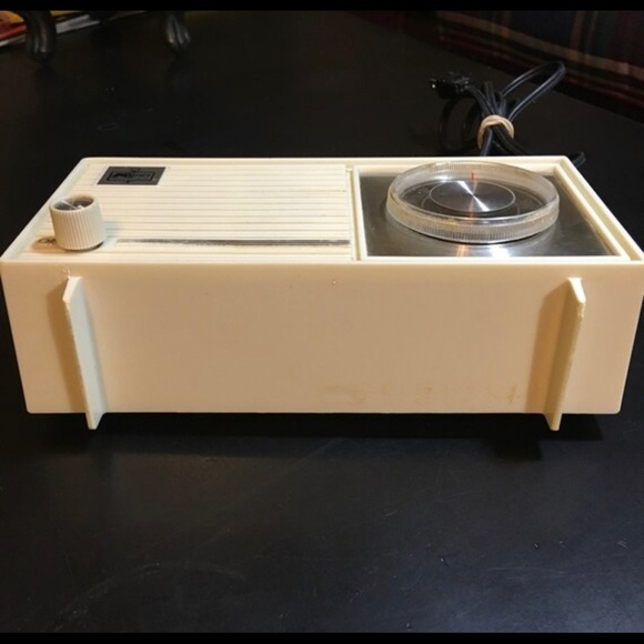 Vintage 1960s table radio Kmart model 30-61 - Picture 5 of 7